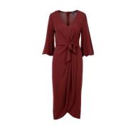 Elegant Bordeaux Midi Kjole med Wrap Nederdel