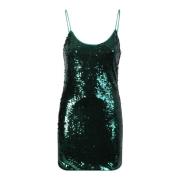 Emerald Green Nella Dress af Alice+Olivia; Dækket af paljetter kan det prale af et fedt og eksklusivt design