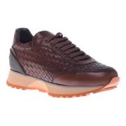 Lace-up in brown woven leather