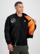 ALPHA INDUSTRIES Overgangsjakke 'NASA'  lyseblå / lyselilla / rød / sort