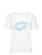 T-Shirt With Kissing Lips - Mid Sleeve Tops T-shirts & Tops Short-sleeved White Coster Copenhagen
