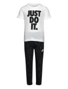 B Nsw Club Ssnl Pant Set / B Nsw Club Ssnl Pant Set Sport Sets With Short-sleeved T-shirt Black Nike