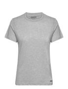 W Ess Tee Sport Women Sport Clothing Sports Tops & T-shirts Sport T-Skjorte Grey Musto