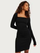 Vero Moda - Langærmede kjoler - Black - Vmgytte Ls Square Neck Short Dress - Kjoler - Long sleeved dresses