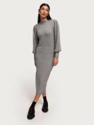 Only - Strikkjoler - Medium Grey Melange - Onlkatia L/S Puff Long Slit Dress E - Kjoler
