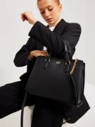 Michael Kors - Håndtasker - Black - Chantal Medium Pebbled Leather Satchel - Tasker - Handbags
