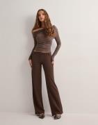 Nelly - Brun - Keep It Up Low Waist Suit Pants