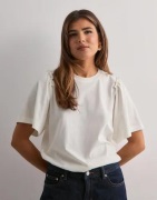 Selected Femme - Hvid - Slfpenelope 2/4 Ruffle Tee Noos