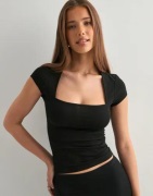 Nelly - Sort - Amaze Me Tee