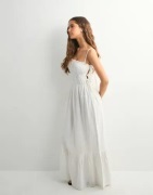 Nelly - Hvid - Dreamy Smock Dress
