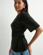 Nelly - Sort - Tie Waist Tee