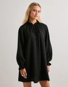 Only - Sort - Onlfayce Ls Short Loose Dress Wvn