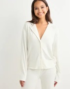 Nelly - Hvid - Soft Chill Button Top