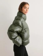 Neo Noir - Grøn - Rhea Shiny Puffer Jacket