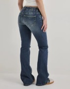 Nelly - Blå - Super Low Waist Bootcut Jeans